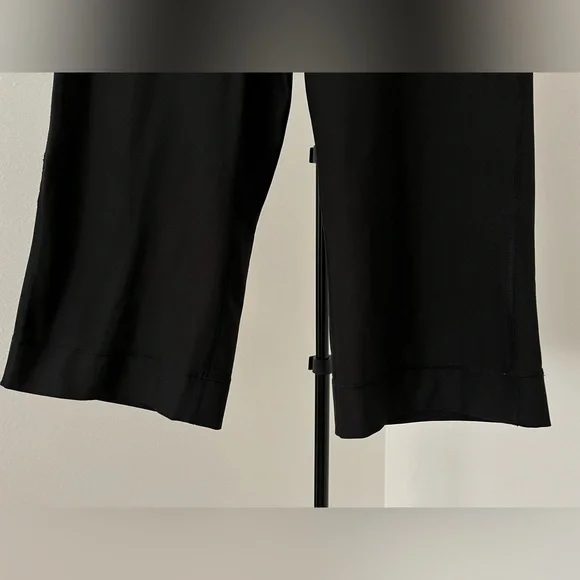 ⭐️ Like New! Nike Women's Dri-Fit Black Training Cropped Pants (Sz M) ⭐️ - Picture 5 of 12